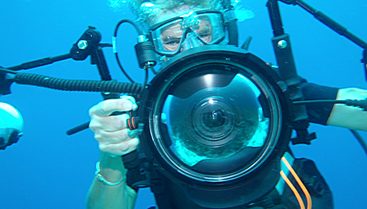 ACCESSORIES USED FOR UNDERWATER PHOTOGRAPHY