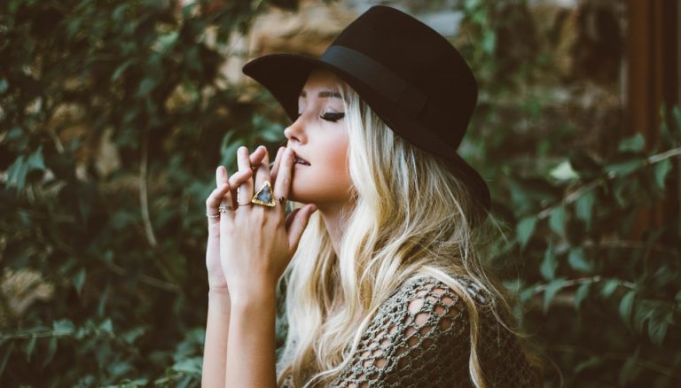 Description: Woman, Girl, Blonde Hair, Blonde Woman, Black Hat