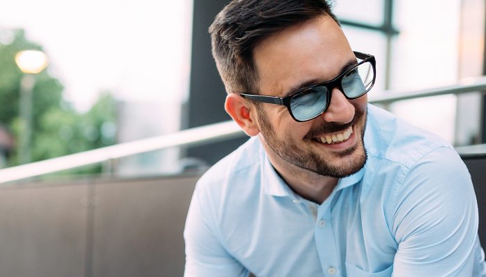 7 suitable styles of glasses for men and women both.