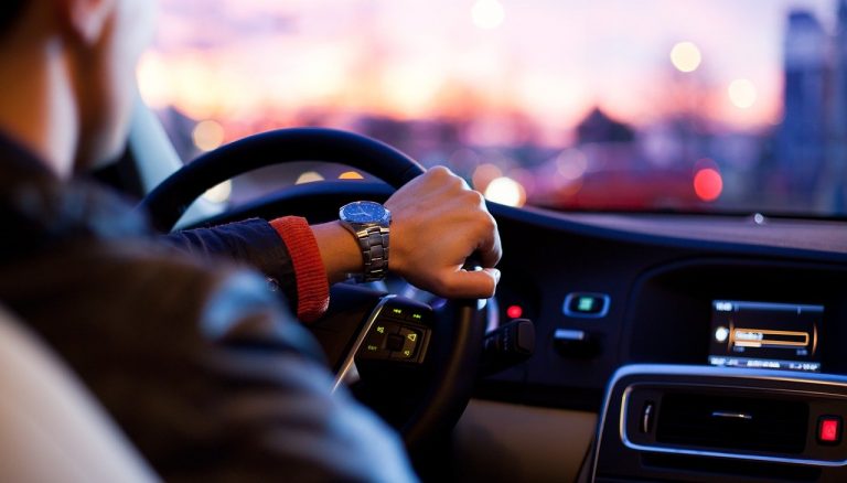 3 Crucial Steps to Find the Right Driving Instructor for Your Driving Lessons