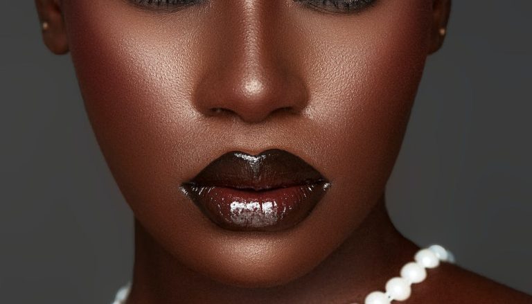 beautiful woman in glamour makeup and jewellery