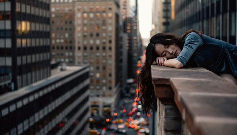 a person leaning on a ledge