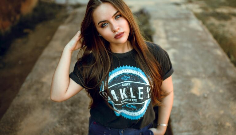 photo of woman wearing t shirt