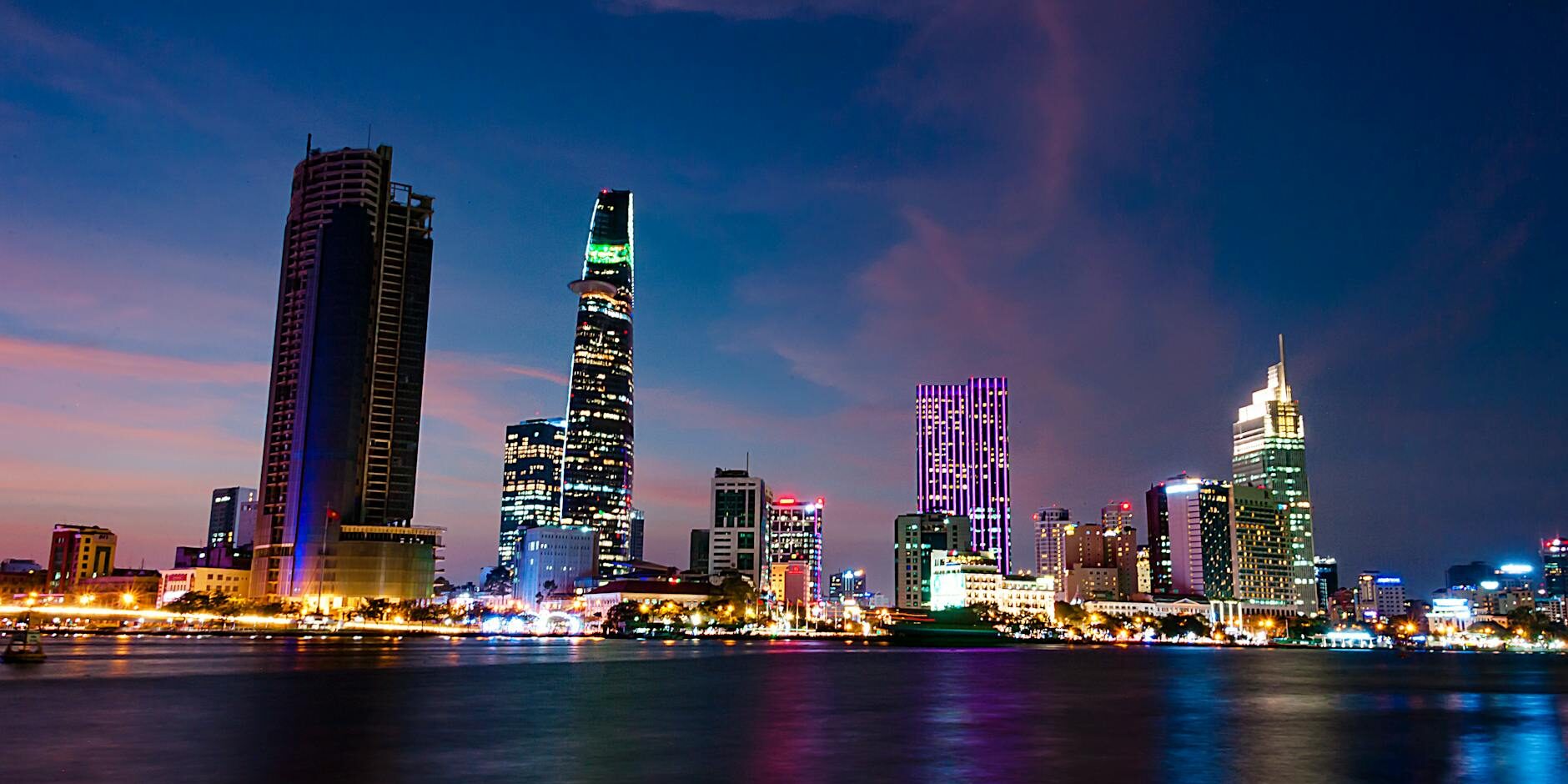 photography of city buildings